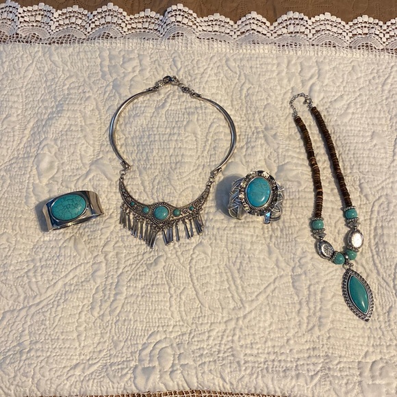 Lot of 4 Turquoise Costume Jewlery - Picture 1 of 10